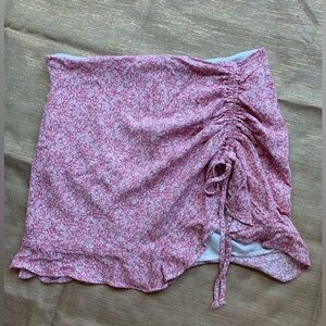 Forever 21 juniors pink and white floral skirt size L